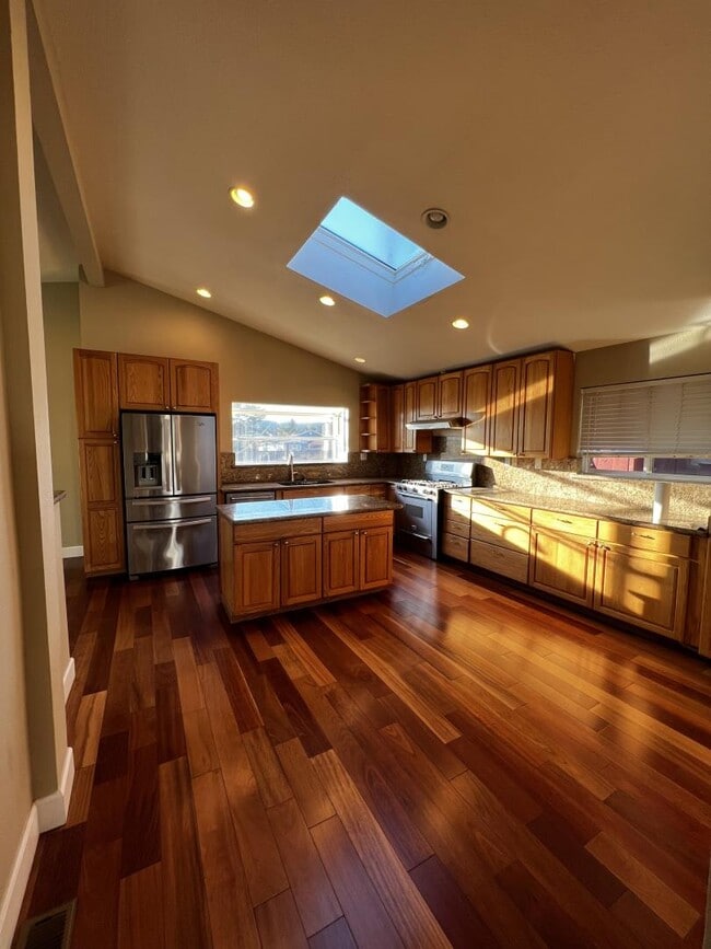 Building Photo - 419 Avalon Dr