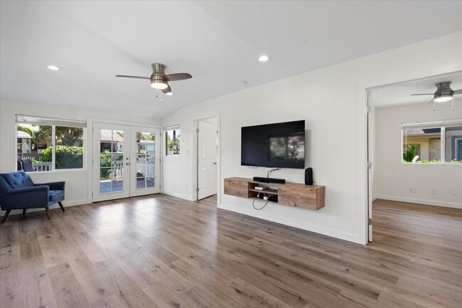 Building Photo - 36 Pokoa Pl