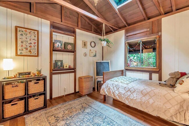 Building Photo - Picturesque, Pet Friendly, with Garage and...