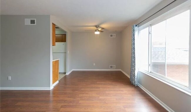 Building Photo - 22081 River Oaks Dr