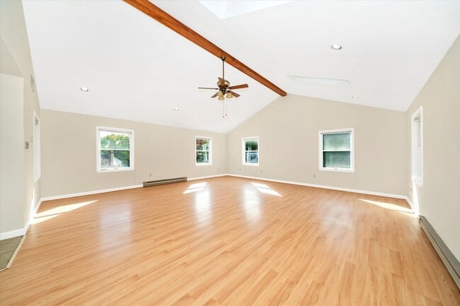 Building Photo - New Market Rental