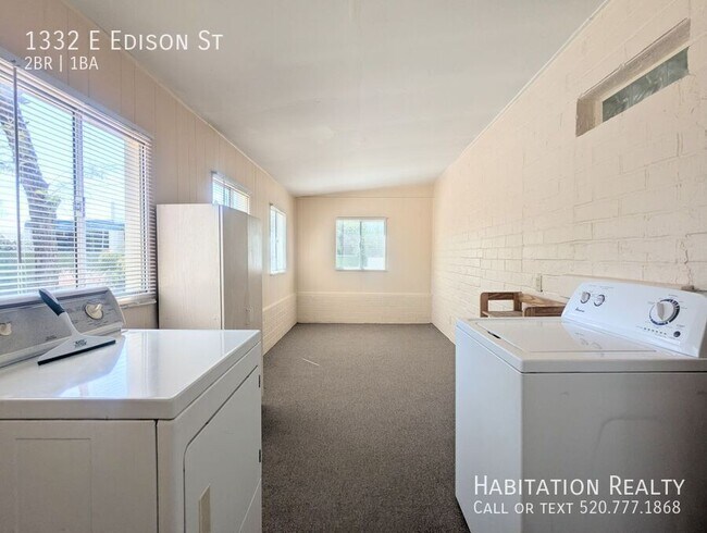 Building Photo - 1332 E Edison St