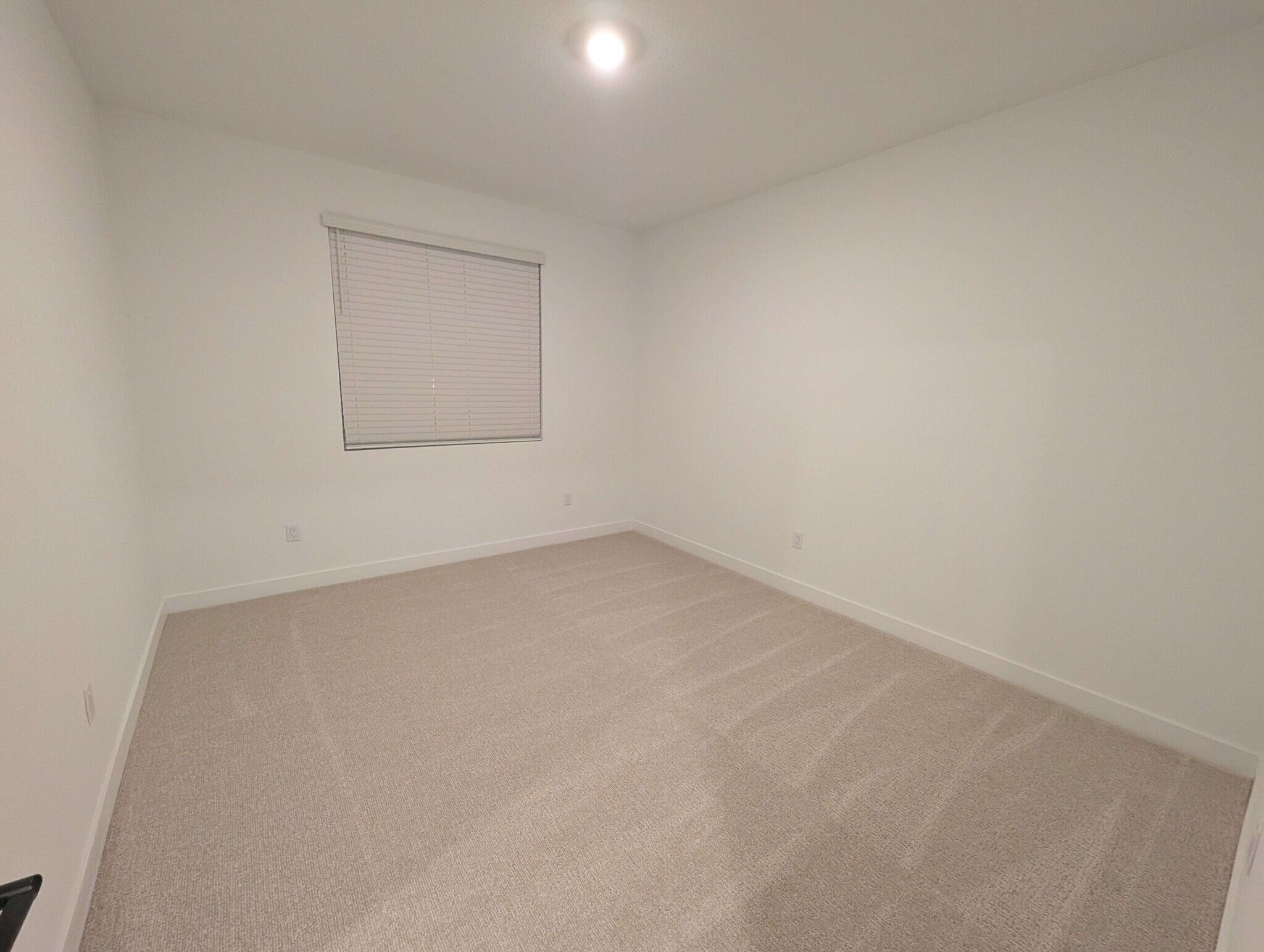 Large 13' x 11' bedroom with carpeted floor - 628 S Cecita Wy