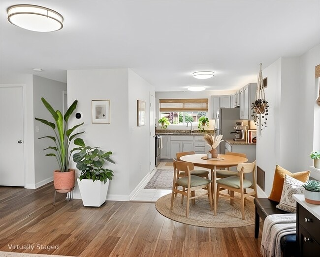 Building Photo - 1695 N Shore Rd