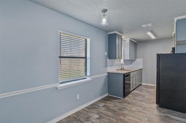 Building Photo - 5804 Catherine Ct