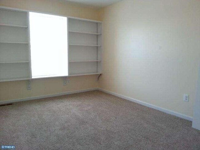 2nd bedroom (15'5 x 9'6) - 4666 Louise Saint Claire Dr