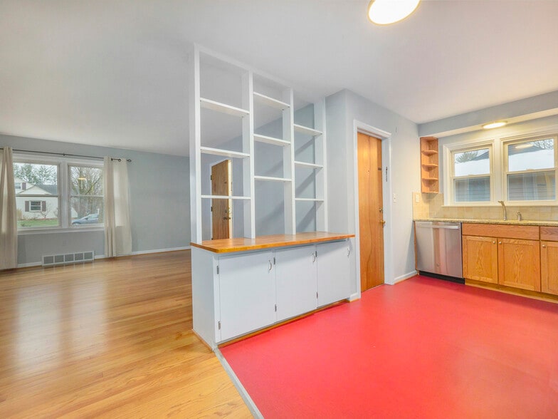 Kitchen-Living room - 516 Berkley Ave