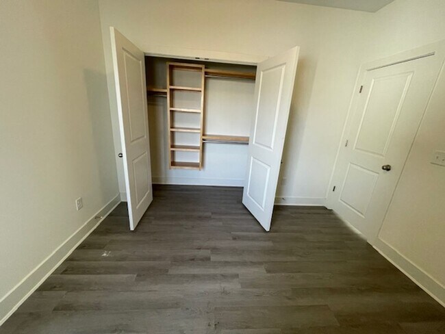 Building Photo - 5140/42 Chase Cir