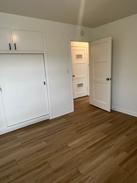 Building Photo - 2563 Treasure Dr