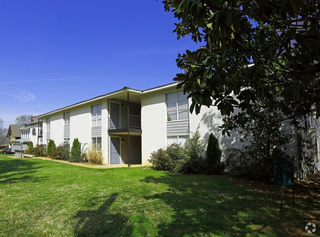 Building Photo - Silver Oak