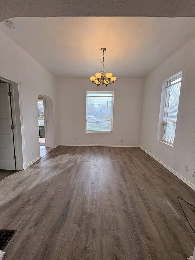 Building Photo - 830 S 300 E