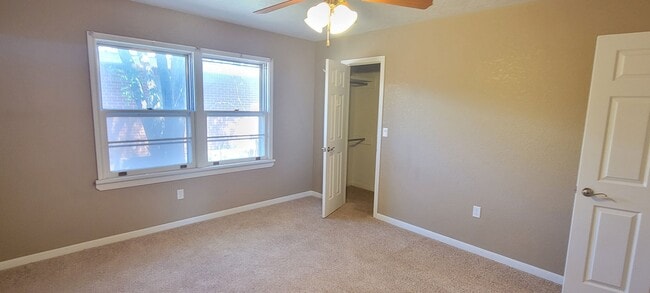 Building Photo - LARGE HOME WITH MANY UPDATES