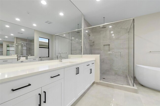 Building Photo - 20119 Pacific Dunes Dr