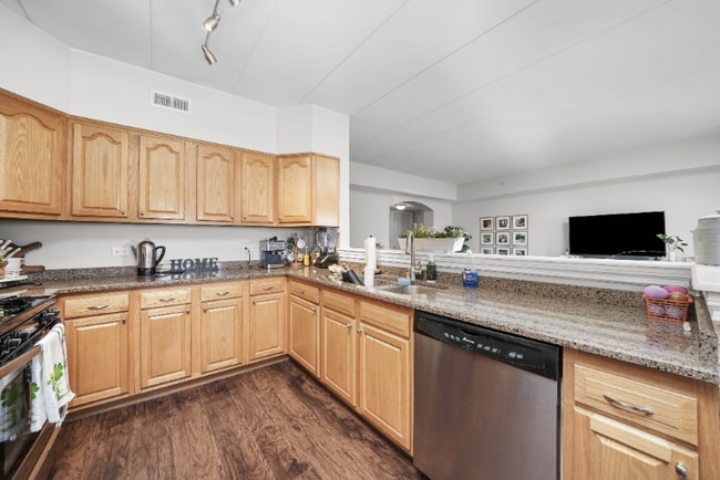 Building Photo - 7250 W 157th St