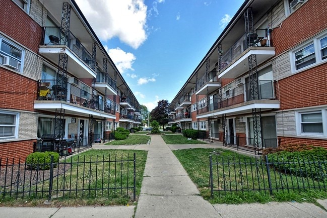 ACO Commercial_Calumet Park_17Units - 1121 W 127th ST