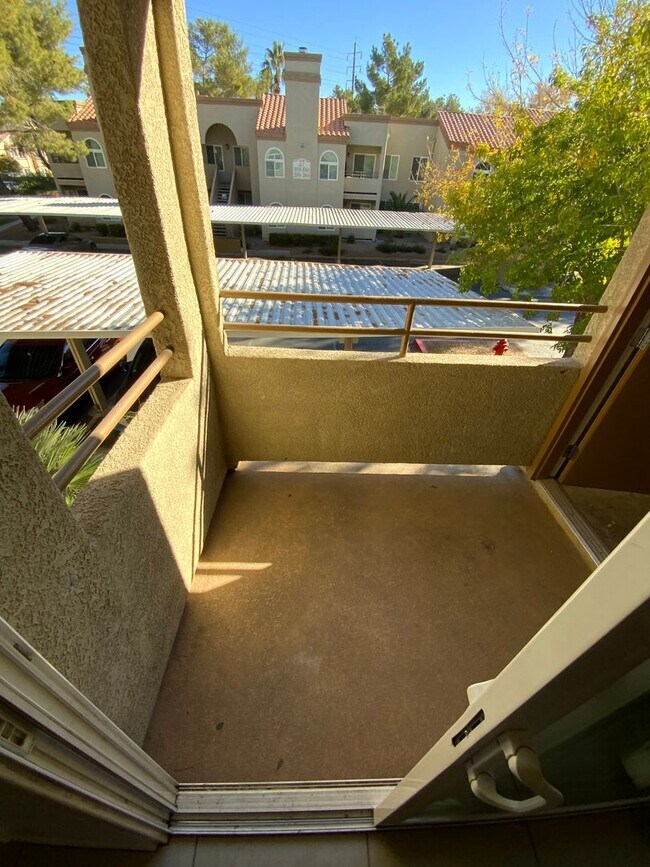 Building Photo - Resort Style 3 Bedroom Condo Located near UNLV, Airport and Strip