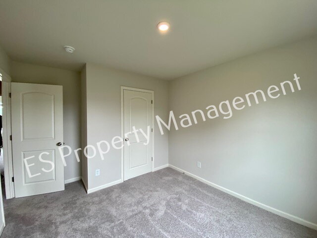 Building Photo - Lovely 5 Bedroom 3 Bathroom New Build in Muncie!