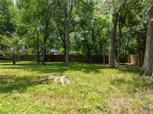 Building Photo - 1010 Woodland Bend Cir