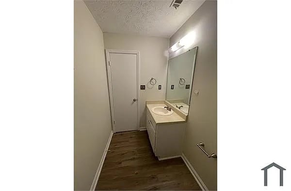 Building Photo - Room in Duplex on Glendale Ct