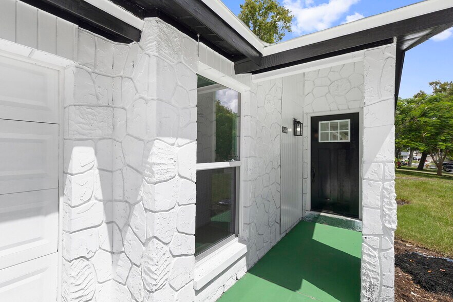 Building Photo - 516 Avocado Cir
