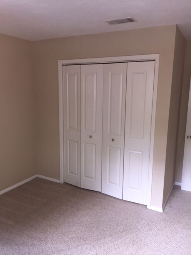 Building Photo - Call today and move in quickly before its ...