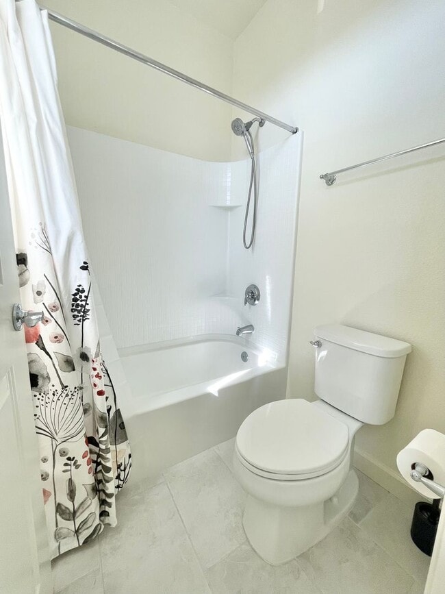 Building Photo - Beautiful 4 Bed 3 Bath Home in W Section Rohnert Park- $3,800 per month!