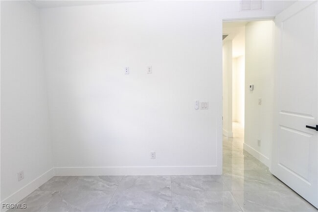 Building Photo - 843 Duplex St E