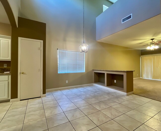 Building Photo - Gorgeous 2 story 3 bedroom 2.5 Bathroom Ho...