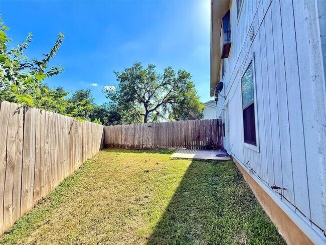 Building Photo - 104 Verna Spur
