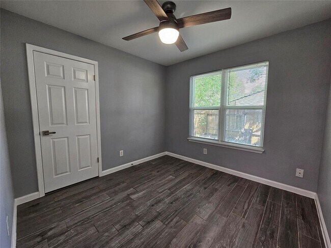 Building Photo - 2603 Peach Tree Ln