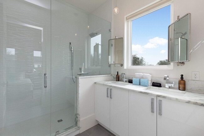 Building Photo - 218 George C Wallace Blvd