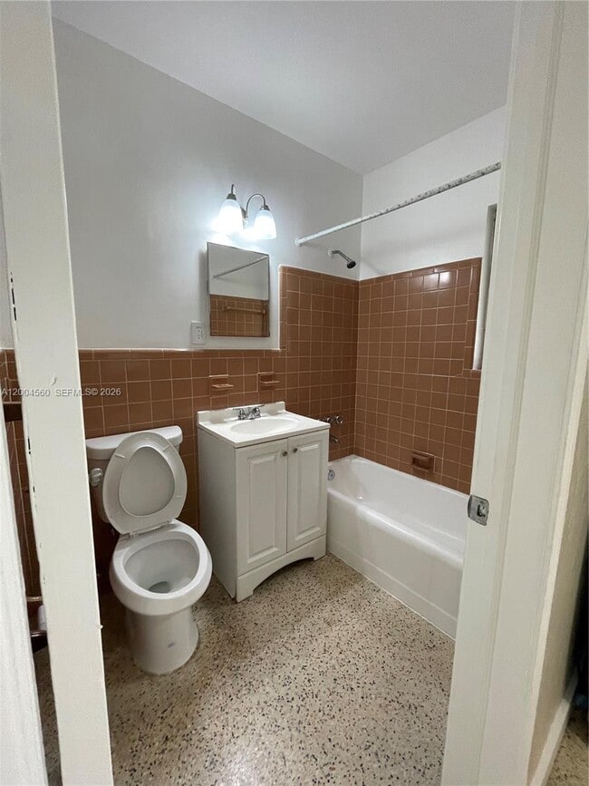 Building Photo - 940 SW 10th St