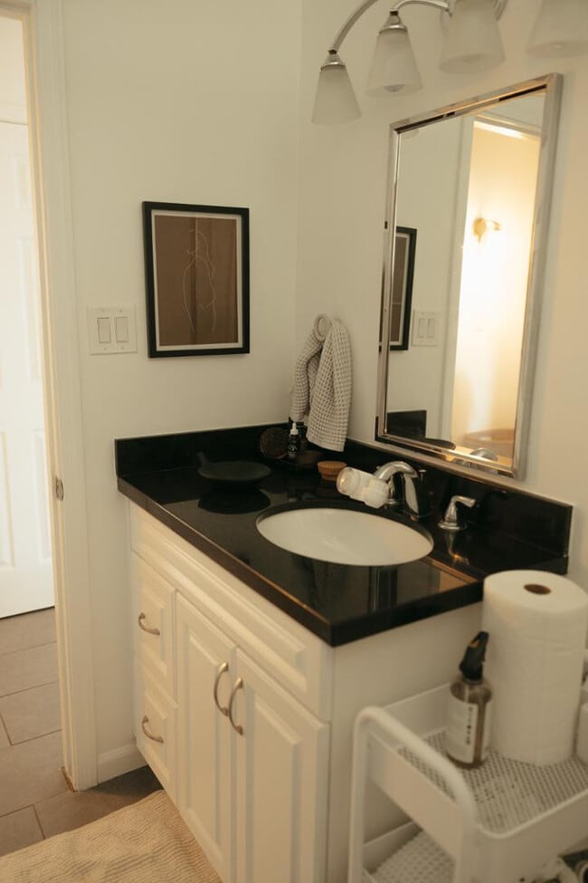 Building Photo - 4007 E Heatherbrae Dr