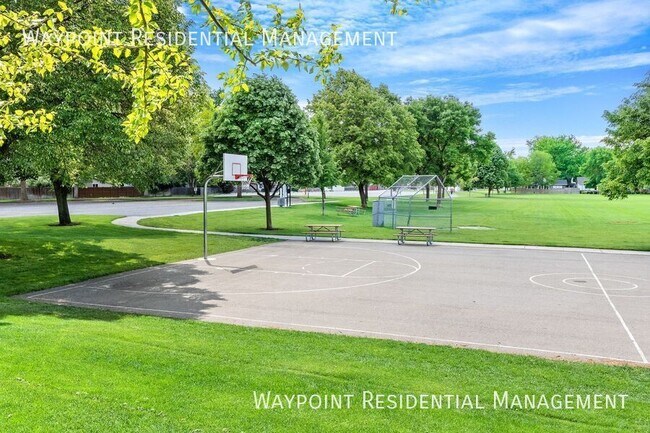 Building Photo - 2457 N Ashgrove Ln