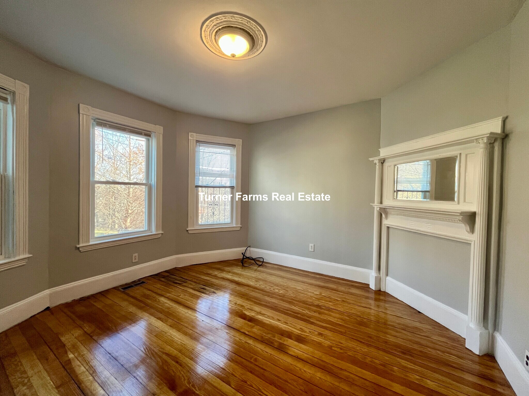 Building Photo - 10 Bucknam St