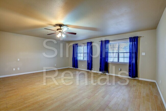 Building Photo - 6716 Sayle St