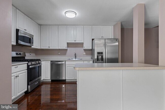 Building Photo - 312 River Birch Cir