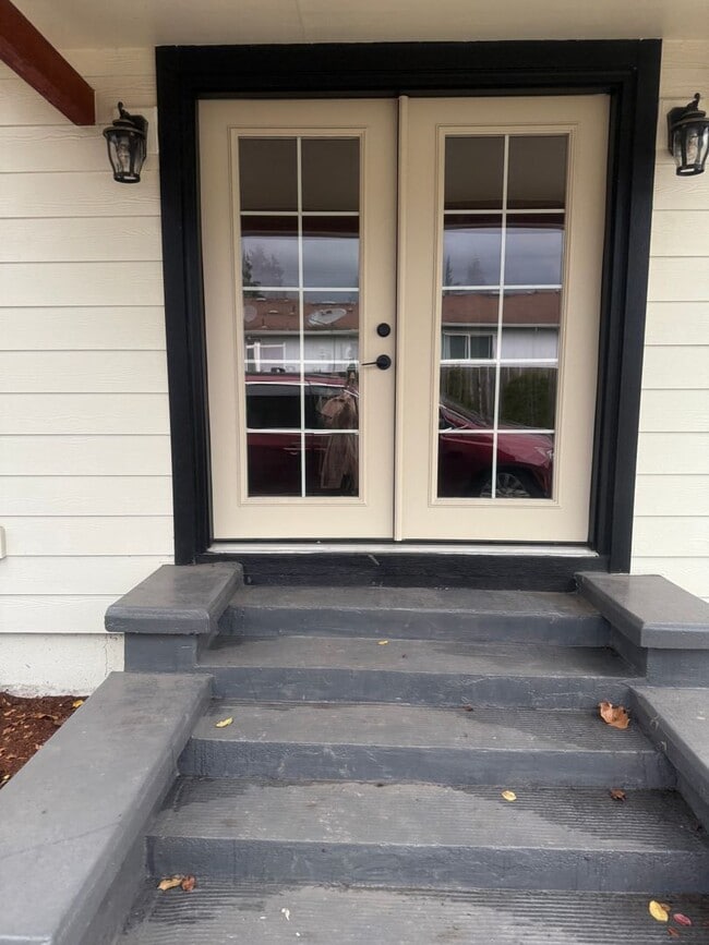 Building Photo - Newly Remolded 4-bedroom 3 bath Home in Downtown Woodland WA