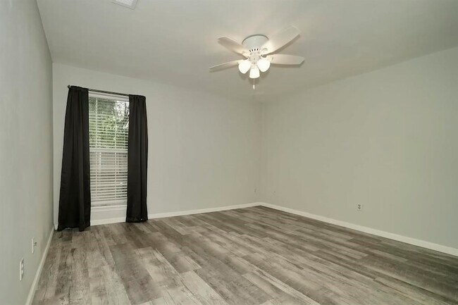 Building Photo - 3421 N Carnation Ct