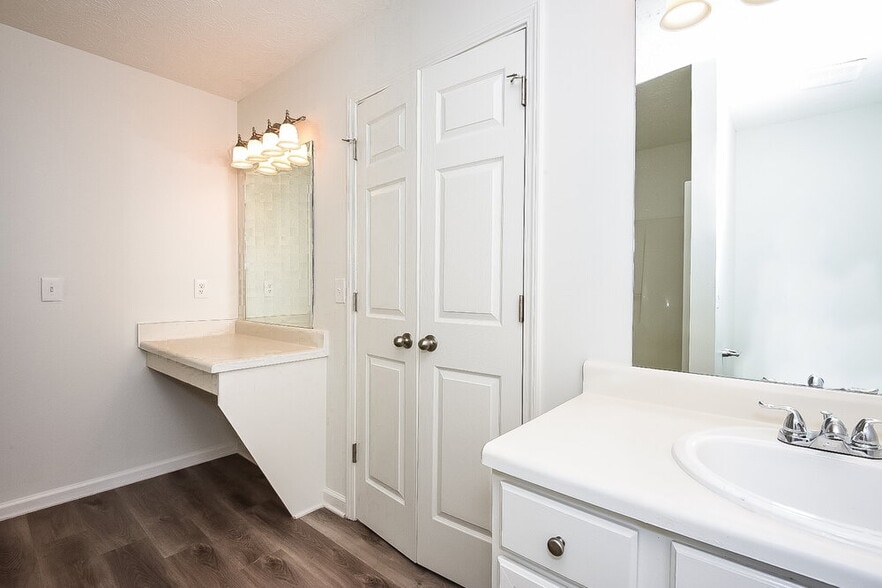 Building Photo - 3716 Crescent Hill Ln