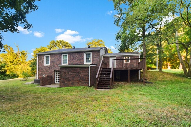 Building Photo - Pet Friendly Three Bedroom!