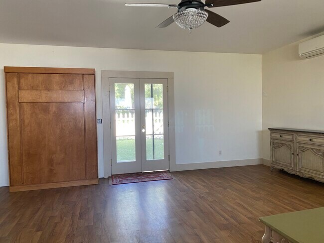 Building Photo - 1484 E Ojai Ave