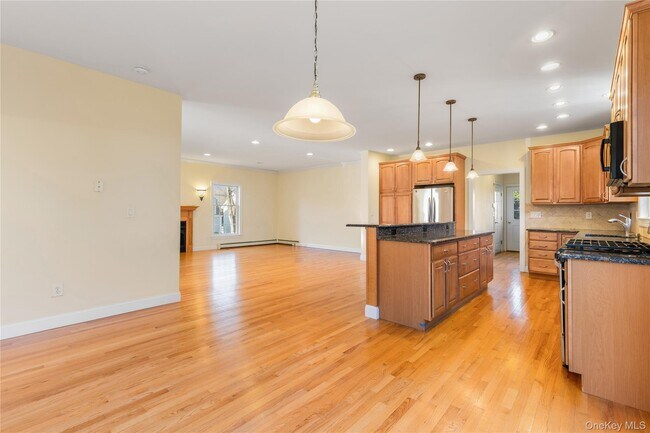 Building Photo - 243 Knollwood Ave