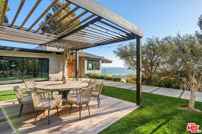 Building Photo - 23812 Malibu Crest Dr