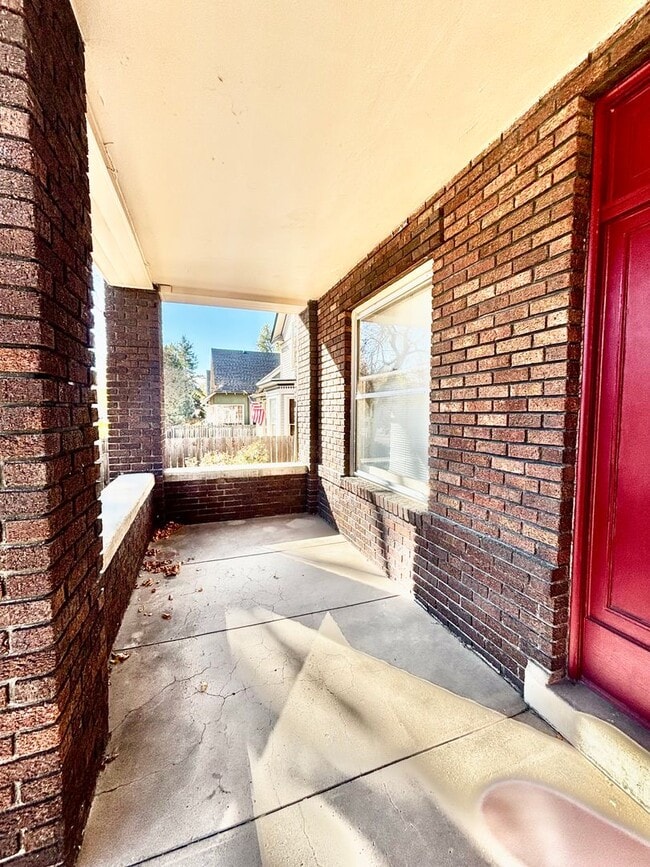 Building Photo - 1336 N Weber St