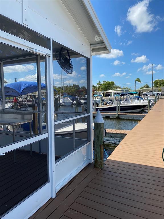 Building Photo - 2305 Bay Dr