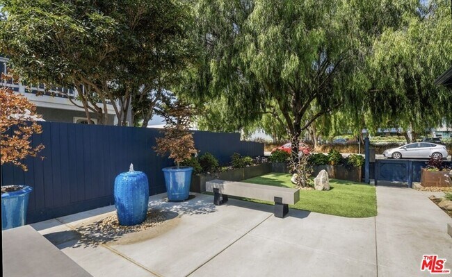 Building Photo - 3032 Exposition Blvd