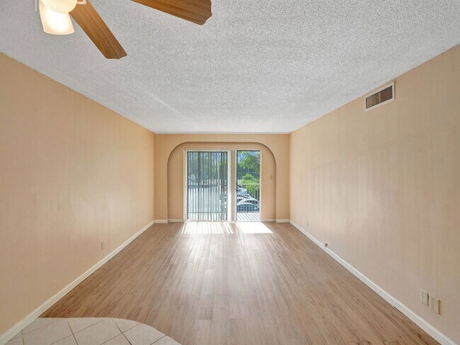 Building Photo - 3000 Riverside Dr