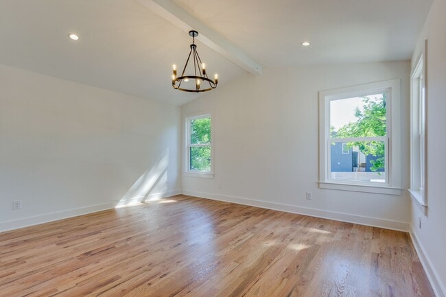 Building Photo - 1822 16th Ave N