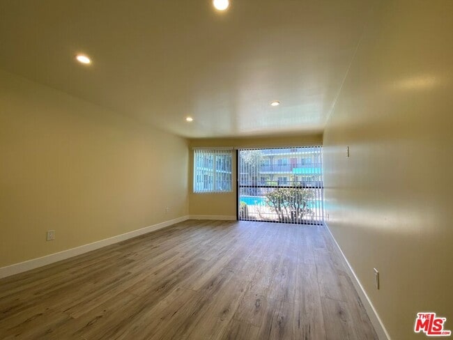 Building Photo - 13400 Cordary Ave